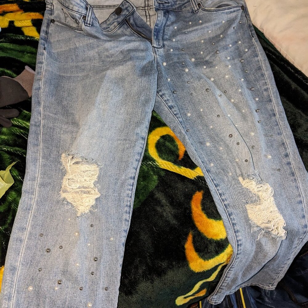 Distressed jeans with silver and white pearls